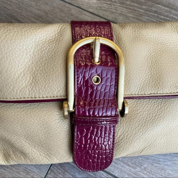 BCBGMAXAZRIA  Cream Leather Clutch - Picture 4 of 16